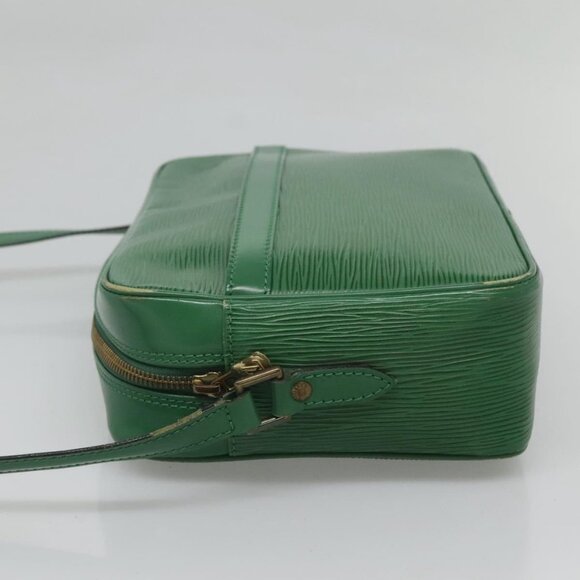 LOUIS VUITTON Epi Trocadero 27 Shoulder Bag Green LV Auth - Picture 4 of 16
